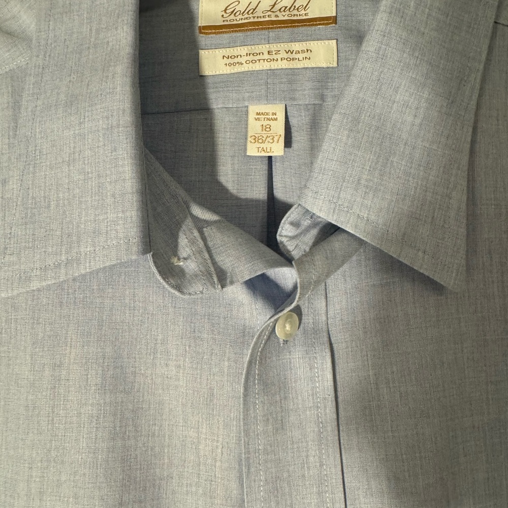 Men’s gold label dress shirt. 36/37 18